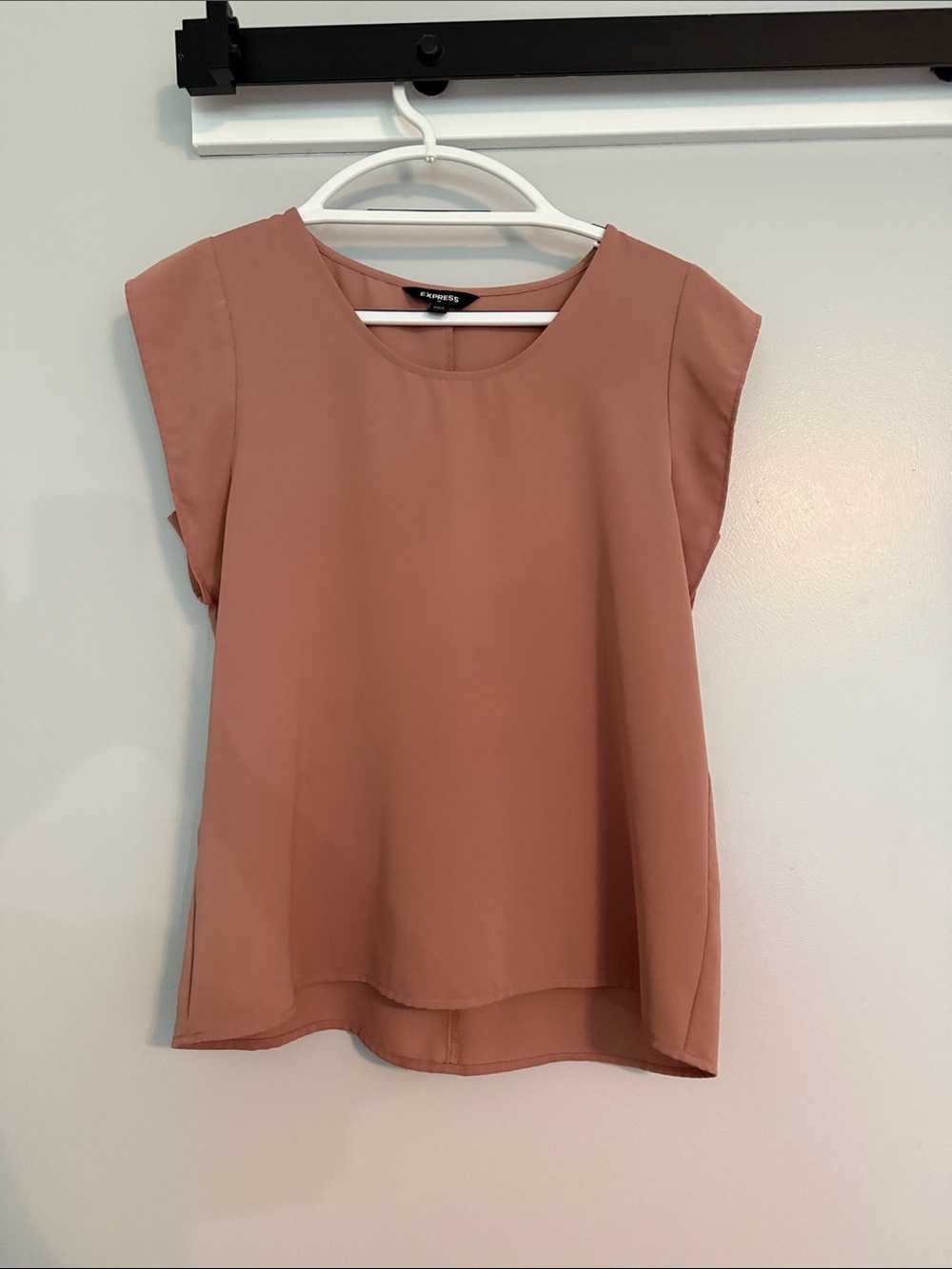 Express Women’s Rose Taupe Cap-Sleeve Blouse
